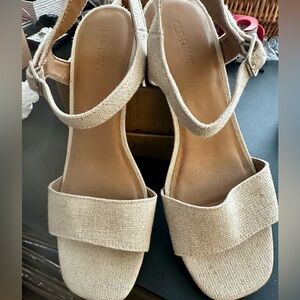 Old Navy Women's Linen cream  Sandals